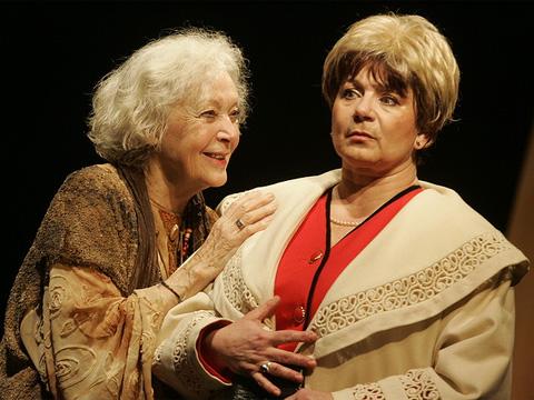 Květa Fialová, Anna Slezáková-Miková (Foto: Slovácké divadlo)