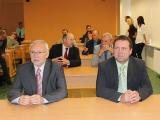 Květoslav Tichavský a Ing. Stanislav Blaha ve školních lavicích (Foto: Město Uherské Hradiště)