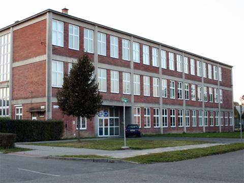 Otrokovické gymnázium (Foto: Město Otrokovice)