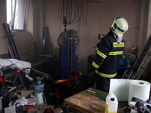 Požár v zámečnické dílně (Foto: HZS ZK)