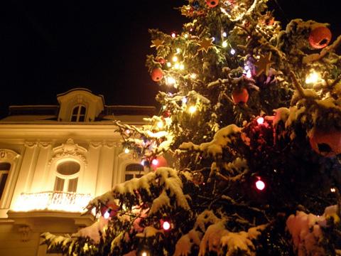 Vánoční strom ve Valašských Kloboukách (Foto: Město Valašské Klobouky)