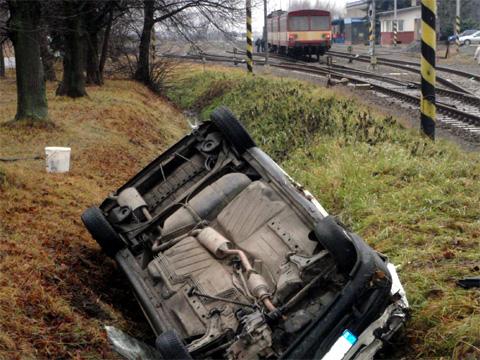 Vážná nehoda na přejezdu v Bystřici p. Hostýnem (Foto: HZS ZK)