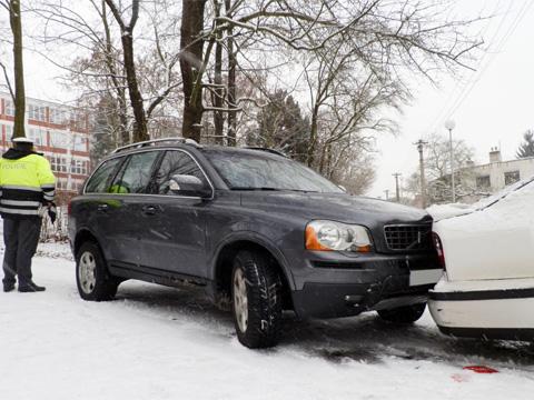 Nehoda dvou osobních automobilů ve Zlíně (Foto: Mediafax)