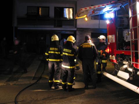Požár v Hradčovicích na Uherskohradišťsku (Foto: www.hzszlk.eu)