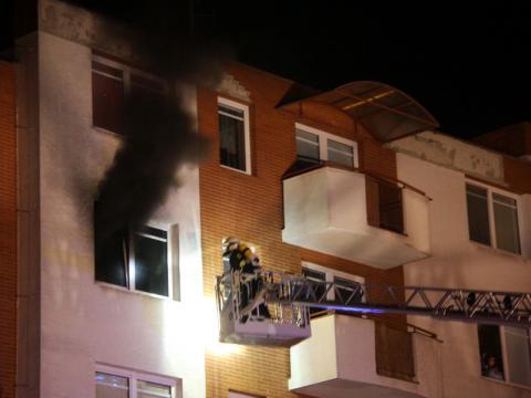 Požár v jednom z bytů na sídlišti Jižní Svahy (Foto: www.hzszlk.eu)