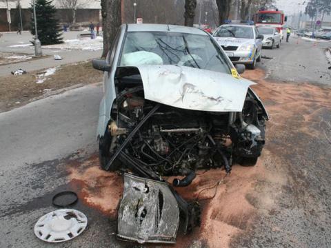 ujížděl před policií, narazil do stromu (Foto: www.policie.cz)