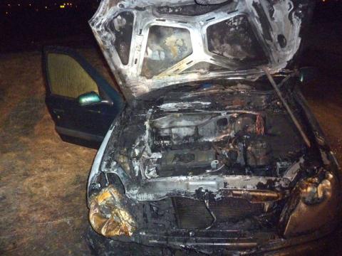 V Kroměříži začalo během jízdy hořet auto (Foto: www.hzszlk.eu)