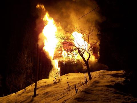 Ve Velkých Karlovicích hořelo (Foto: www.hzszlk.eu)