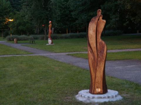V Otrokovicích přibude dalších šest dřevěných soch (Foto: www.otrokovice.cz)