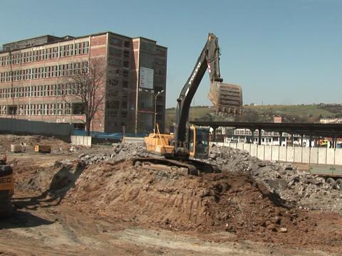 Stavbaři jedou naplno (Foto: Agentura Čada)