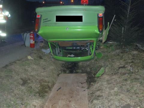 Kuriózní nehoda u Zádveřic (Foto: HZS Zlínského kraje)