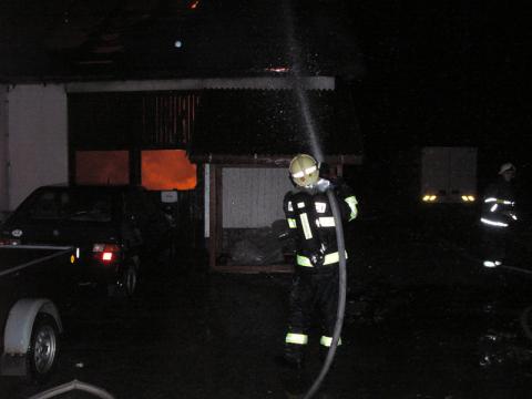 Požár haly s polystyrenovou výrobou v Zašové (Foto: HZS Zlínského kraje)