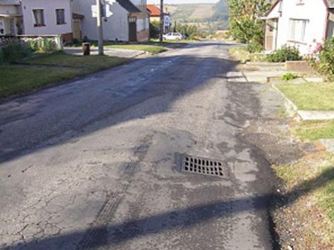 Ve Vážanech začala rekonstrukce cesty (Foto: www.rszk.cz)