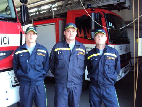 Hasiči z Otrokovic (Foto: Agentura Čada)