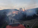 V Horní Lhotě shořela hala se slámou (Foto: HZS Zlínského kraje)