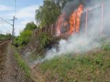 U Spytihněvi hořela protihluková stěna (Foto: HZS Zlínského kraje)