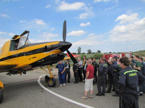 Hasiči cvičili s leteckou technikou (Foto: HZS Zlínského kraje)