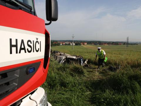 Mladý řidič a spolujezdec zemřeli (Foto: HZS Zlínského kraje)