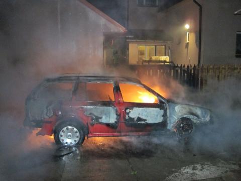 Požár auta na Vsetínsku (Foto: HZS Zlínského kraje)