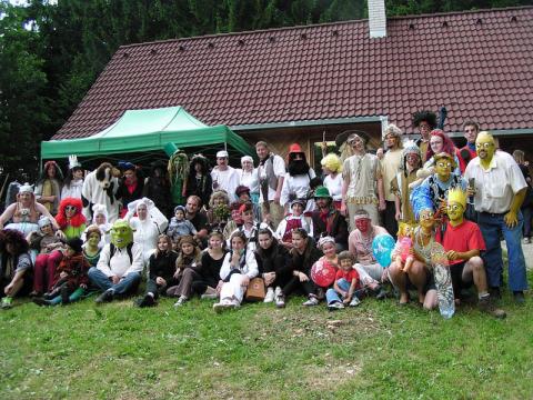 Pohádkový les Březůvky a folklórní festival Hore Provodovem (Foto: obec Březůvky a soubor Leluja)