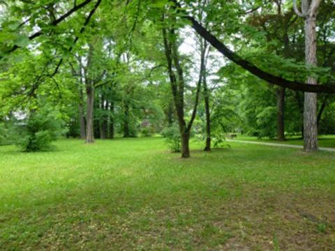 Místo, kde bude vybudován nový altán (Foto: Město Valašské Meziříčí)