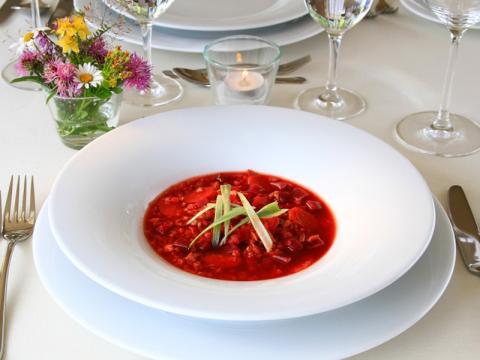 Polévka s pohankou a řepou (Foto: Resort Valachy)