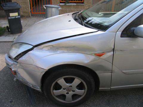 Řidič ujížděl před policií a naboural (Foto: Policie ČR)