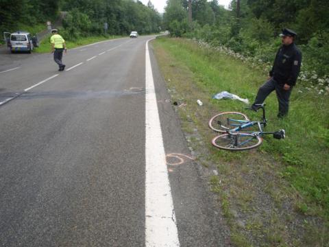 Pád cyklisty u Horní Bečvy, utrpěl těžká zranění (Foto: Policie ČR)