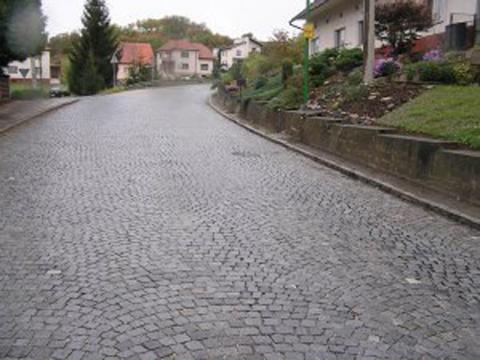 Původní vozovka v Pašovicích (Foto: ŘSZK)