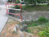 Opilý cyklista nezvládl nájezd na most (Foto: Policie ČR)