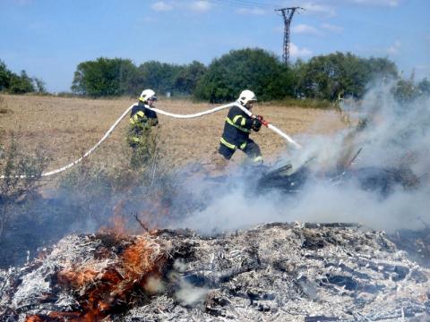 V době sucha by lidé neměli rozdělávat oheň (Foto: www.hzszlk.eu)