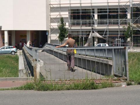 Betonová lávka přes řeku Dřevnici (Foto: Město Zlín)