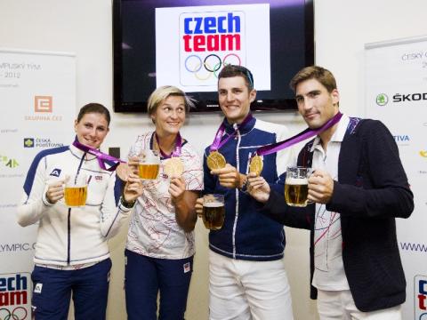 Zleva Zuzana Hejnová, Barbora Špotáková, Jaroslav Kulhavý a David Svoboda (Foto: Zlin.cz)