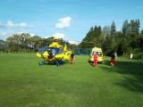 Transport zraněného paraglidisty z hřiště Huslenky (Foto: Policie ČR) Transport zraněného paraglidisty z hřiště Huslenky (Foto: Policie ČR)