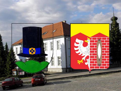 Valašskomeziříčská radnice se znaky měst (Foto: Zlin.cz)