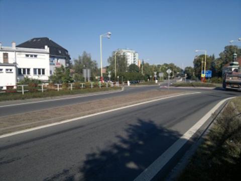 Upravené nájezdy na kruhových objezdech (Foto: Město Valašské Meziříčí)