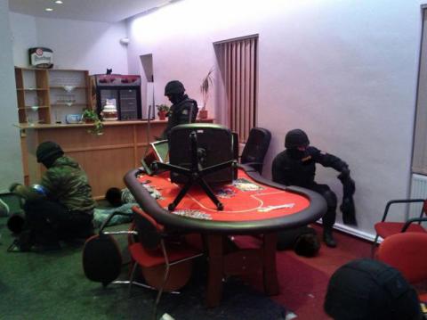 Zadržení provozovatele nelegálních karetních turnajů (Foto: Policie ČR)
