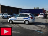 Celníci zabavují alkohol ve Zlínském skladu (Foto: Agentura Čada)