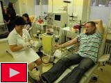 Jeden z dárců na transfuzním oddělení Krajské nemocnice Tomáše Bati (Foto: Kiss Publikum)