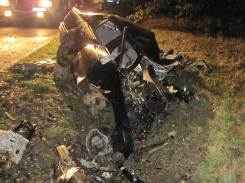 Řidič po havárii zemřel (Foto: HZS Zlínského kraje a Policie ČR)