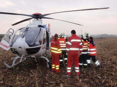 Transport zraněného vrtulníkem (Foto: HZS Zlínského kraje)