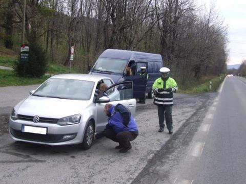 Policisté kontrolovali zimni výbavu řidičů (Foto: Policie ČR)