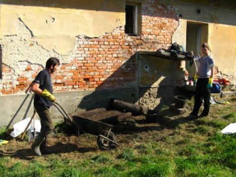 Práce na objektu plánovaného ekocentra (Foto: MÚ Valašské Meziříčí)