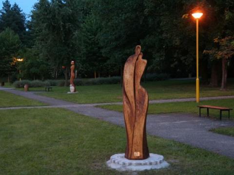 Sochy v parku (Foto: Město Otrokovice)