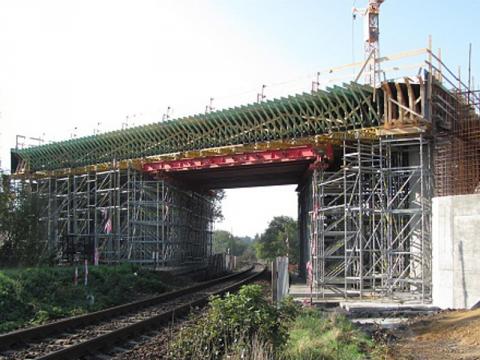 Stavba mostu na trase obchvatu Holešova (Foto: V. Cekota)