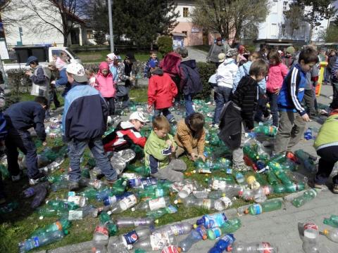Soutěž ve třídění odpadů (Foto: MÚ Valašské Klobouky)