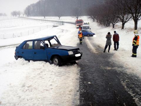 Ze čtyř cestujících tři zranění (Foto: www.hzszlk.eu)
