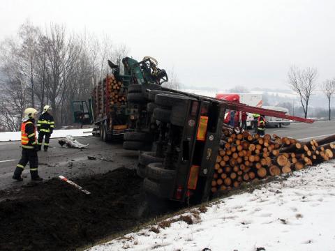 řidič malé dodávky střet nepřežil (Foto: www.hzszlk.eu)