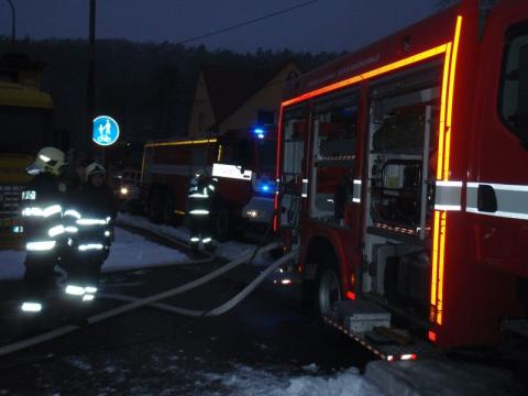 Požár byl do 20 minut lokalizován (Foto: www.hzszlk.eu)