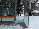 Rozbitá zastávka (Foto: MÚ Valašské Meziříčí)